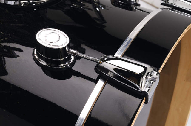 blank The lugs are PDP's oval models, echo-ing the round turrets on DW drums